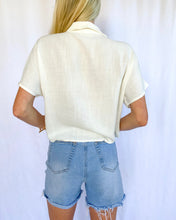 Load image into Gallery viewer, HIGH-RISE DISTRESSED DEMIN SHORTS
